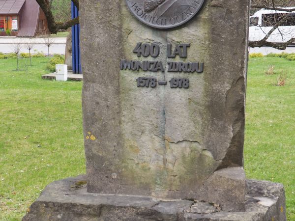 Iwonicz-Zdrój jest jednym z najstarszych polskich uzdrowisk. Pierwsze wzmianki o właściwościach leczniczych wód mineralnych podał w 1578r. Wojciech Oczko, nadwo