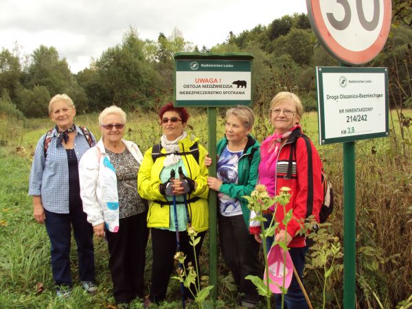 służby leśne, poprzez znaki ostrzegawcze, o możliwości napotkania niedźwiedzi informowały.