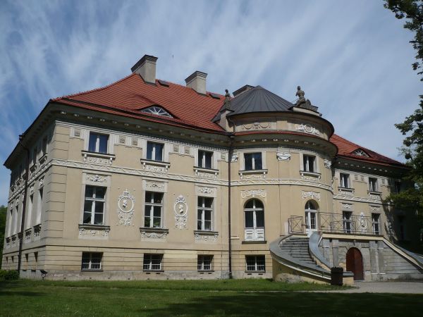 Pałac Lipskich z 1788-91r,klasycystyczny,muzeum wnętrz.