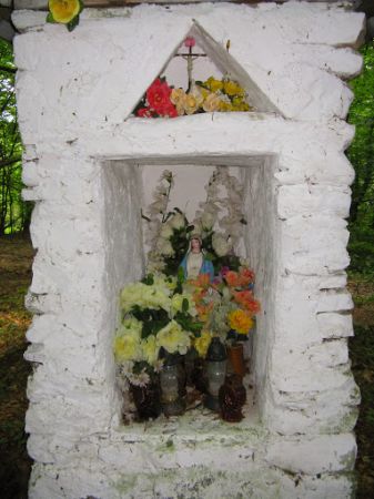 uposażenie i wystrój kapliczki na "Szlaku Kalwaryjskim" - tzw. mała architektura sakralna ale jak cenna - kto i kiedy ją ufundował, pobudował, wzniósł ? - to wa