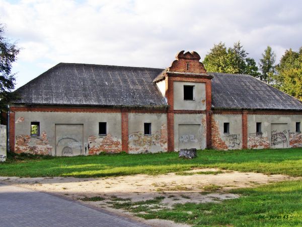 ZAWIEPRZYCE - fragm. zabudowań pałacowych

Oficyna z XVIII wieku.