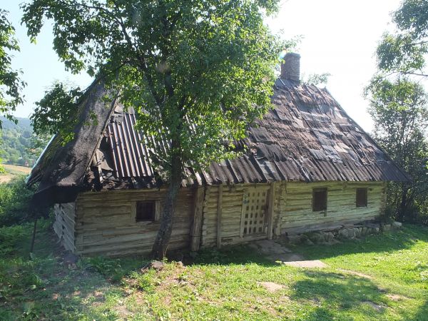 Stara chałupa na podzamczu