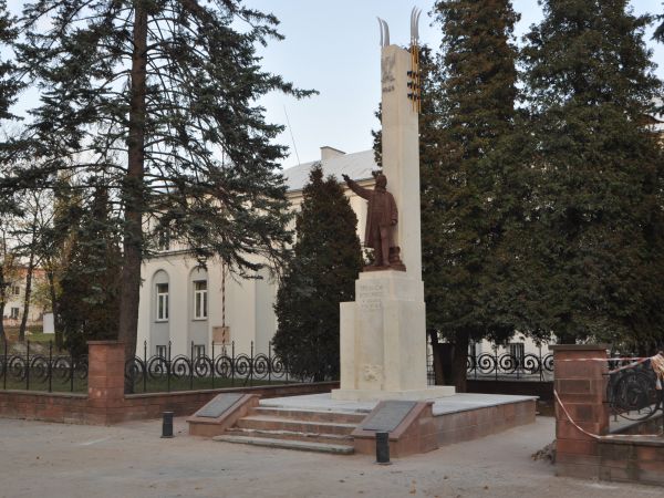 Pomnik Tadeusza Kościuszki w Busku-Zdroju