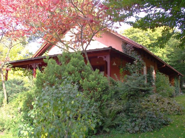 Rolnicza Spółdzielnia Produkcyjna "Jutrzenka" - powstała 19.03.1953r. - przejęła wszystkie budynki gospodarcze oraz pomieszczenia mieszkalne. Dynamicznie się ro