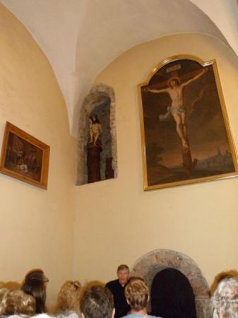 wieki - dzieje - wieki i godność tego miejsca a największym i najdroższym skarbem tej świątyni jest Cudowny Obraz Matki Boskiej Czerwińskiej - Królowej Mazowsza