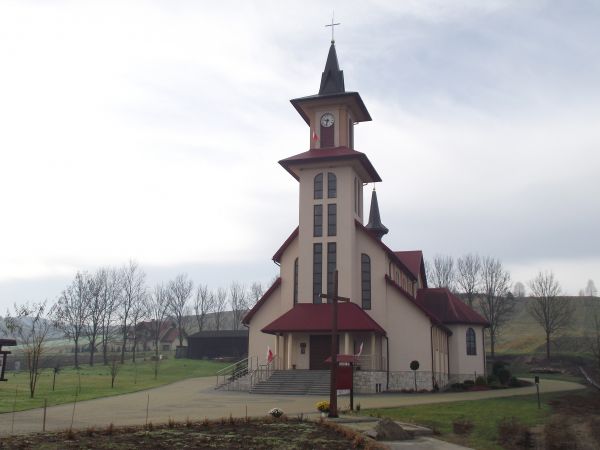 kościół pw. Narodzenia NMP, parafialny.