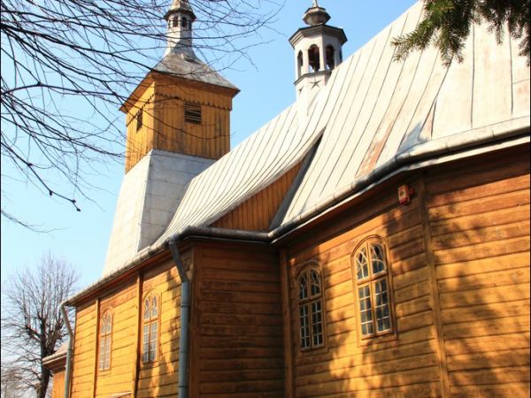 Kościół filialny pw. św. Jana Chrzciciela wzniesiony zapewne ok. poł. XVII w. (wg tradycji jeszcze w XVI w.). Wielokrotnie restaurowany i przebudowywany.  Wokół