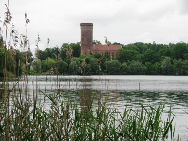 Zamek krzyżacki - widok od strony jeziora.