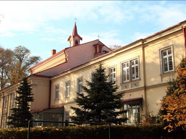 Klasztor i park  ss. Niepokalanek na Głębokiej.