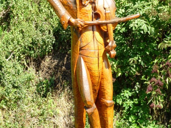 W Szczebrzeszynie chrząszcz brzmi w trzcinie. Pomnik Chrząszcza.