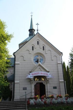 wzniesiony wg planów Józefa Zachariewicza - w latach 1880 - 1895 - kościół parafialny.