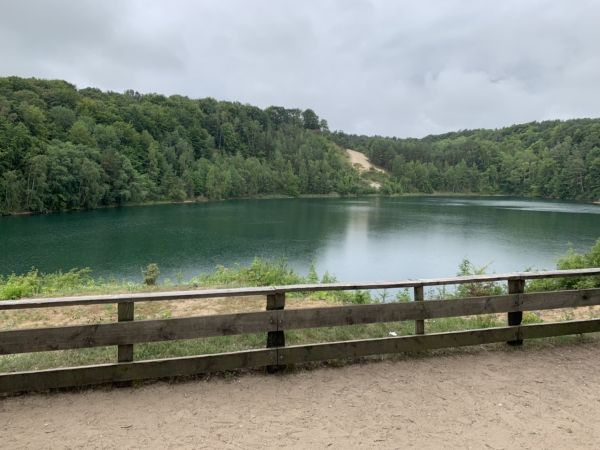 Jezioro Turkusowe w deszczowy dzień