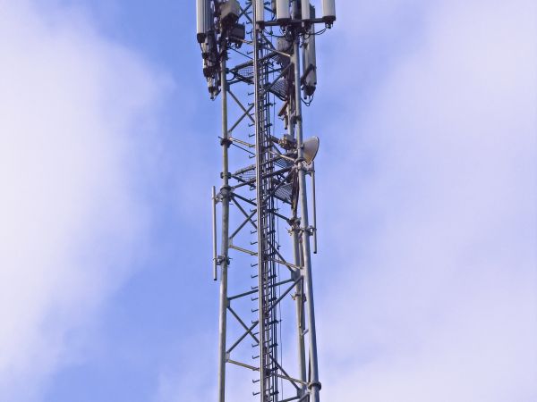 Maszt komunikacji telefonicznej i radiowej
