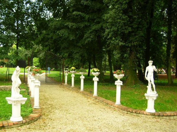 Strzelce Opolskie - park przy zamku