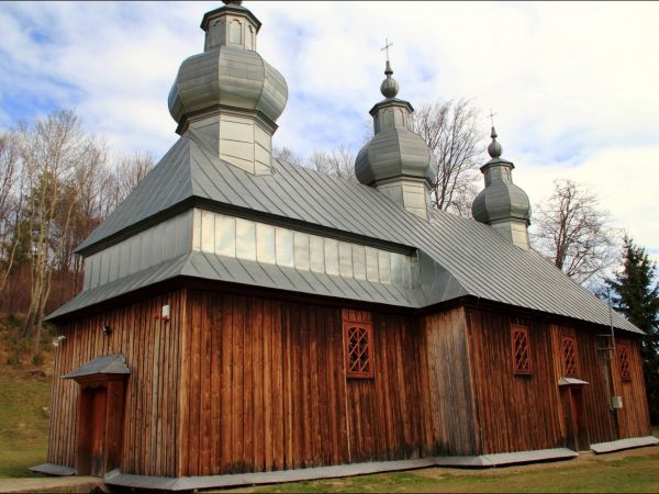 Cerkiew greckokatolicka p.w. Michała Archanioła - wzniesiona w 1843 r. w Brzeżawie .  Obecnie kościół rzymskokatolicki pw. Św. Michała Archanioła.