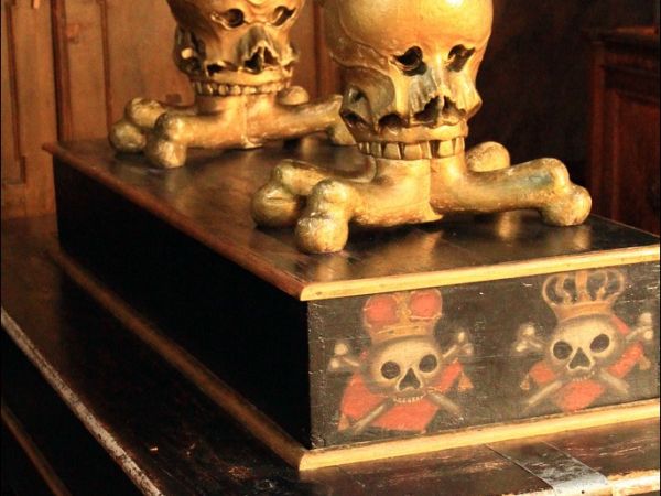 Bazylika Zwiastowania NMP w Leżajsku – wzniesiona w miejscu, gdzie według tradycji ukazała się w 1590 roku Tomaszowi Michałce Matka Boska. Sprawują nad nią opie