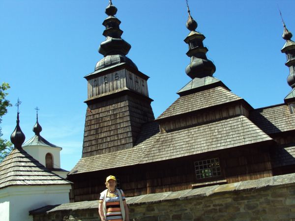 cerkiew w Owczarach jest jednym z najpiękniejszych obiektów sakralnej  drewnianej architektury łemkowskiej w Polsce.