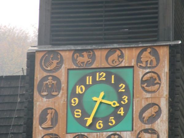 ZEGAR  NA  WIEŻY  KOŚCIELNEJ