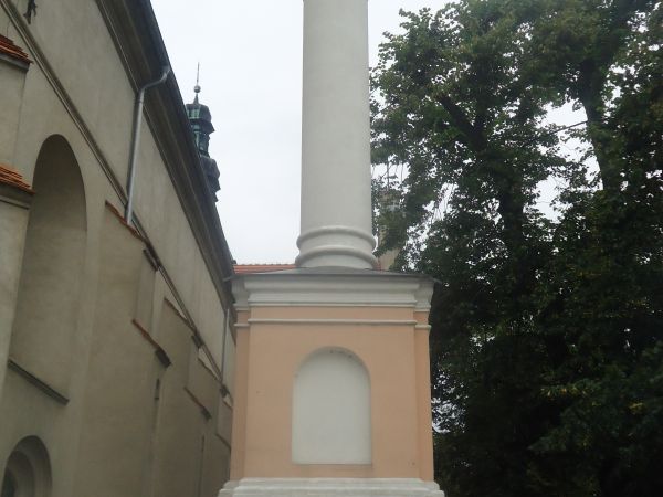 Pomnik św. Anny z dzieciątkiem