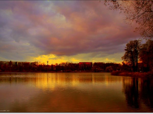 Kętrzyn. Zachód słońca nad Jeziorkiem Górnym.