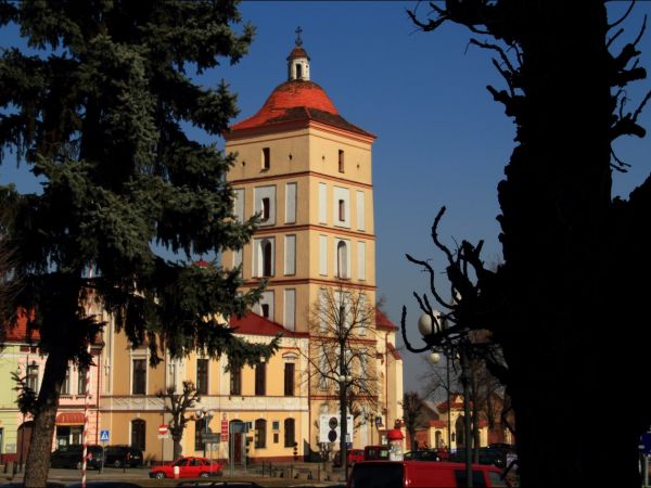 Ratusz z wieżą obronną w Leżajsku