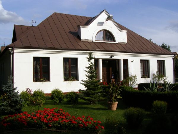 DĄBROWICA k / LUBLINA
***
W latach 1991-93 wybudowano dom parafialny.