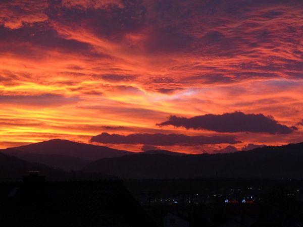 Wschód słońca nad Babią Górą , oj będzie wiało .