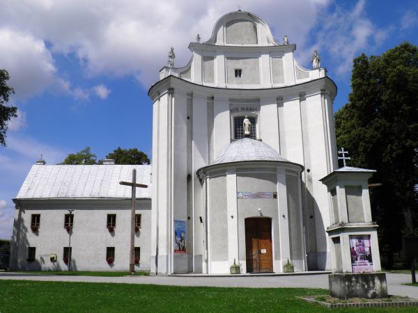 Sanktuarium Niepokalanej Matki Dobrej Nadziei w Tuligłowach k. Jarosławia z XIV wiecznym słynącym łaskami obrazem.
