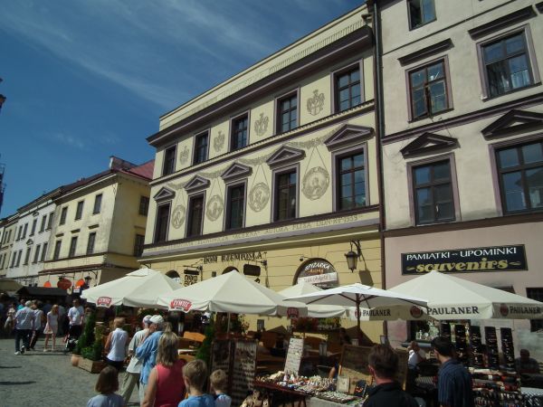 Dom Rzemiosła Rynek Starego Miasta naprzeciw Pałacu Ślubów.