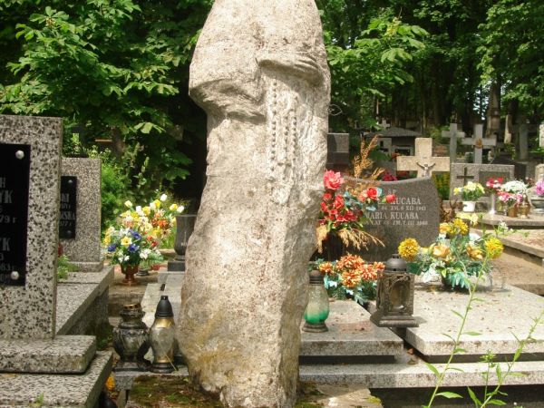 Cmentarz - nagrobek 100 letniej Pani.