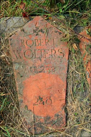 Cmentarz wojenny w Korzenicy. Cmentarz z lat 1915-16. Leżą na nim żołnierze trzech wrogich armi - rosyjskiej , austo-węgierskiej i niemieckiej , którzy zginęli