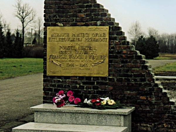 Miejsce pamięci po oddziale obozu KL Auschwitz w Halembie