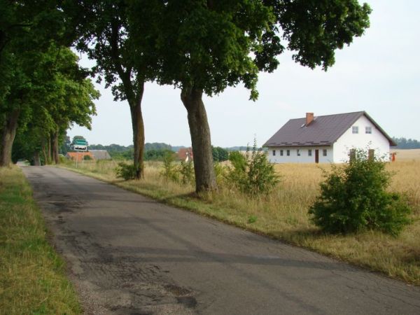 Dojazd od strony Mielna, nocleg w tym białym budynku