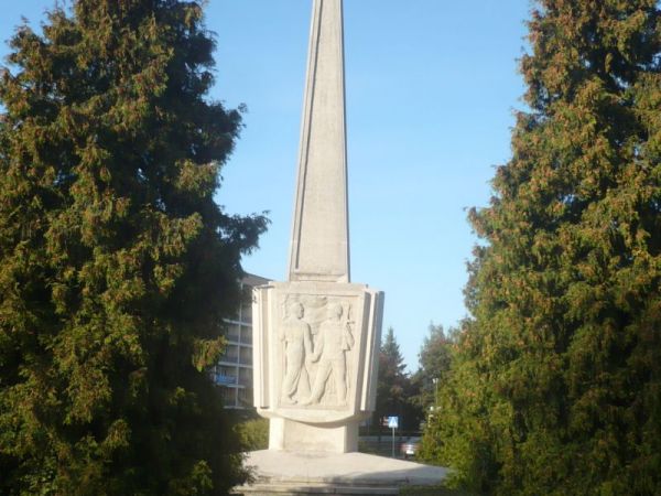 Jeden z nielicznych pomników w Ciechocinku.