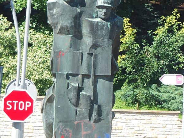 Pomnik wdzięczności /jeszcze stoi/