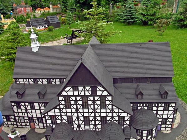 KOWARY - Park Miniatur Zabytków Dolnego Śląska - Kościół Pokoju pw. Trójcy Świętej w Świdnicy jest zabytkowym budynkiem sakralnym wybudowanym na mocy porozumień