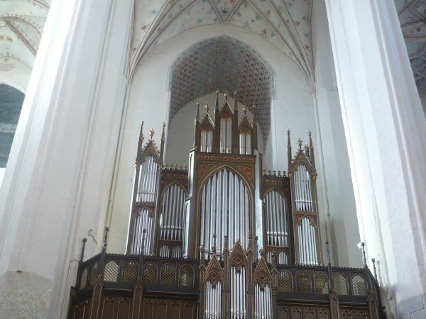 Widok  w  kierunku  organów