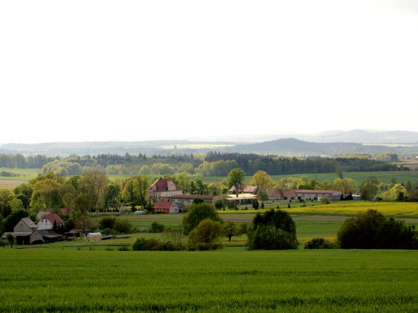 Panorama Włosienia od strony Czubatki w kierunku zabudowań.