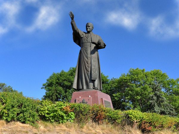 Częstochowa . Jasna Góra - pomnik Jana Pawła II .