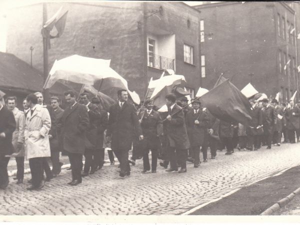 1V1971 ul. Thelmana Tunkla