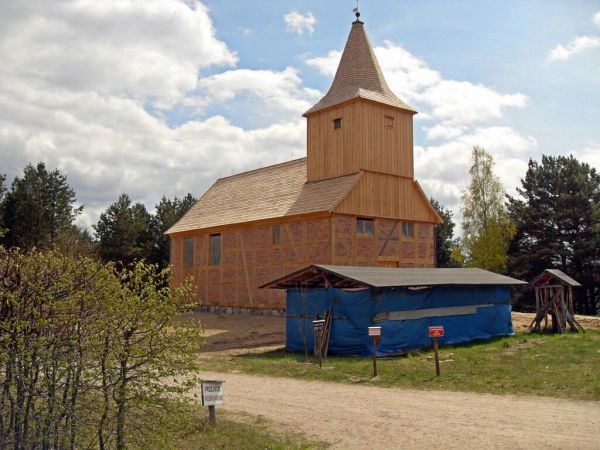 Świątynia z Bożegopola Wielkiego - ufundowana została przez Bertholda von Luntosch właściciela wsi w latach 1637-1658. Budynek wzniesiono w konstrukcji szkielet