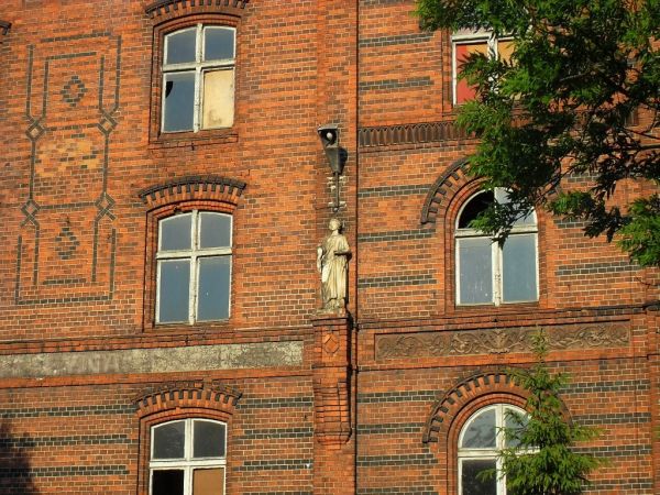 Fragment przedniej ściany Starego Młyna przed pożarem