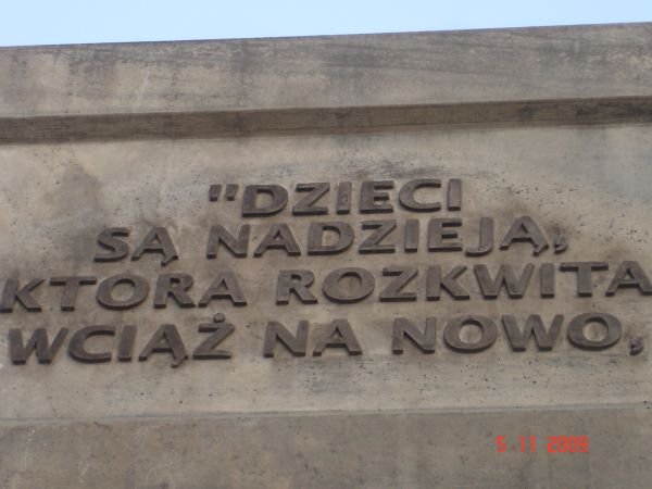 Fot. Ewa Kamila Jabłońska
Napis na pomniku Jana Pawła II
