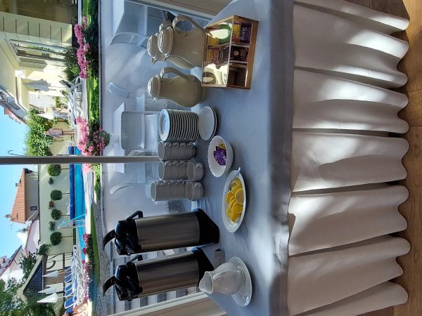 Villa Sedina  zdjęcie pokazuje śniadanie i basen Würde polen