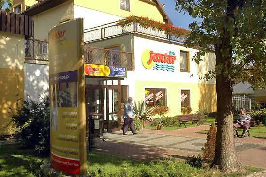 wejście do ośrodka od AL. Bursztynowej