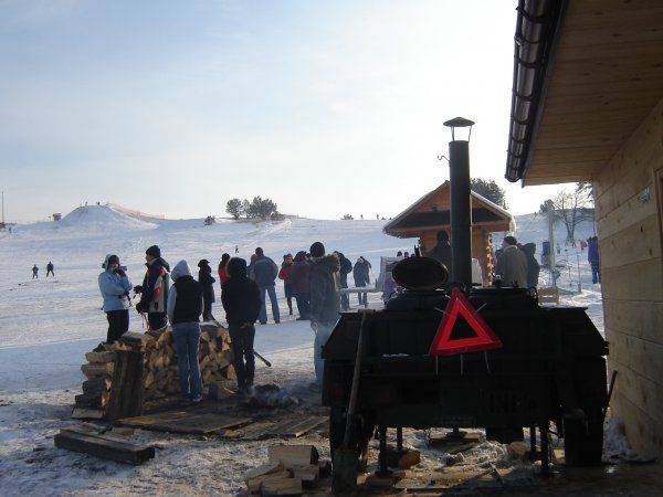 kuchnia polowa przy wyciagu