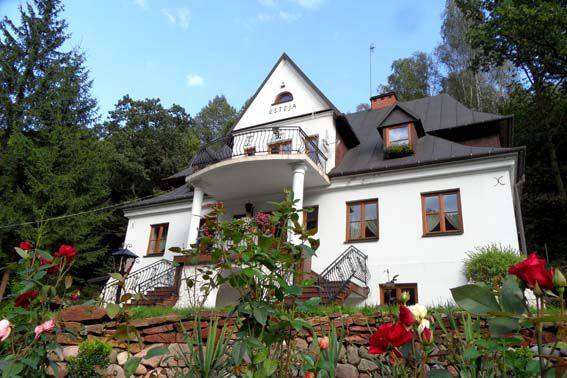 willa OSTOJA jesienną porą...