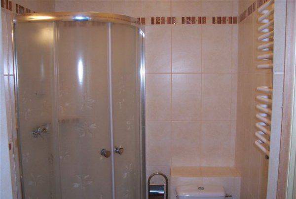 łazienka w domu drewnianym