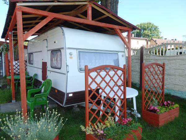 małą przyczepa kempingowa