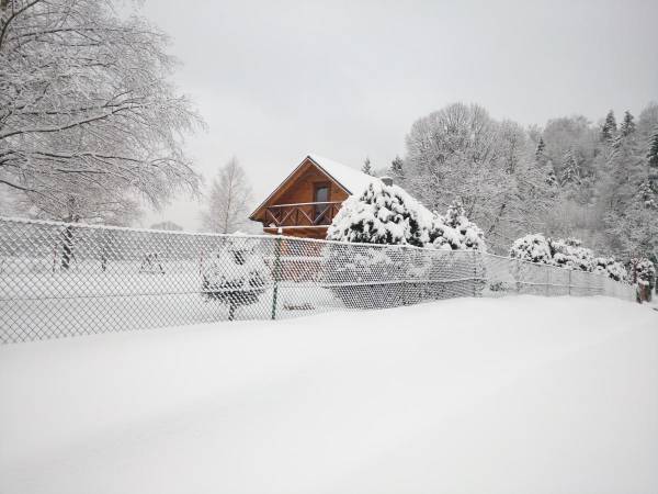 Domek zimą